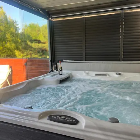 House Of Villa Chelsty (Makow)