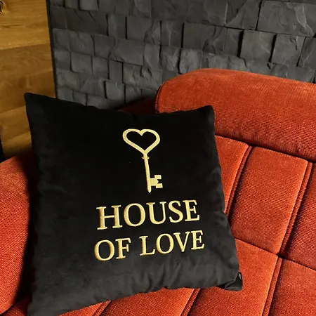 House Of * Chelsty (Makow)