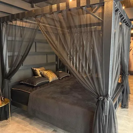 Villa House Of Chelsty (Makow)