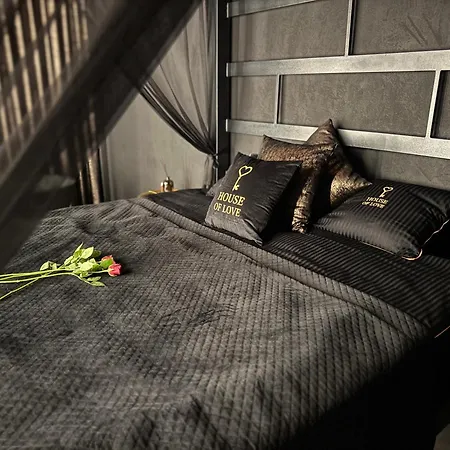 House Of Villa Chelsty (Makow)