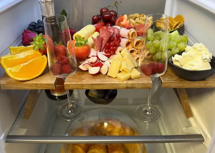 House Of * Chelsty (Makow)